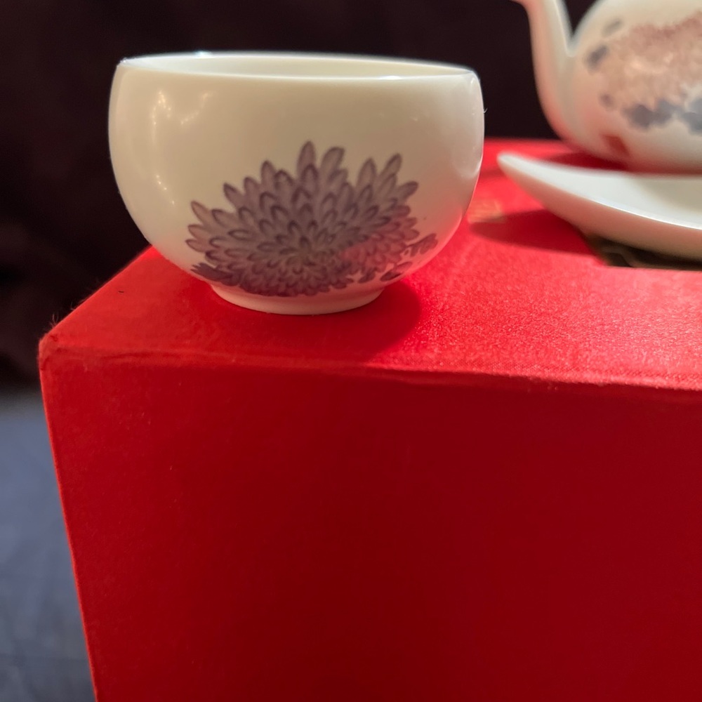 Tea set by Dong Gao. In original packaging, mint condition